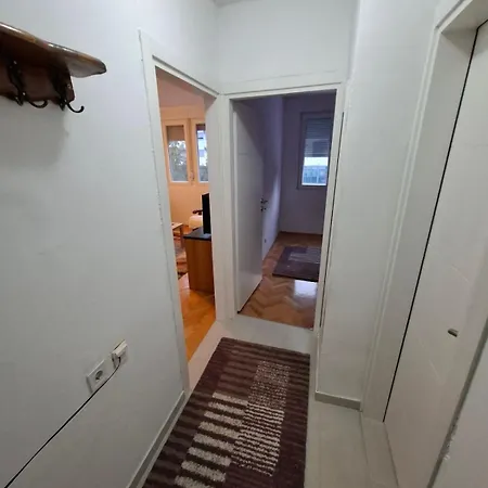 One Bedroom شقة بودغوريتْسا